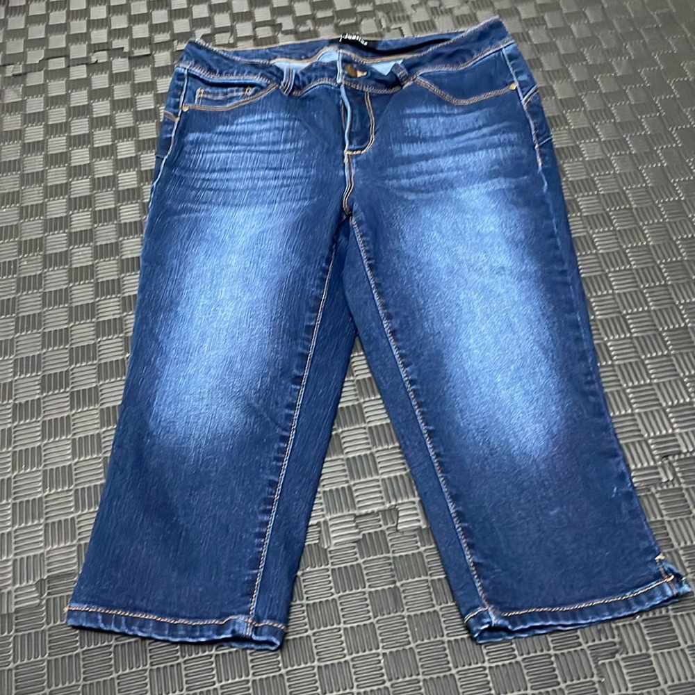 d.jeans  size 6 petite short cropped blue jeans